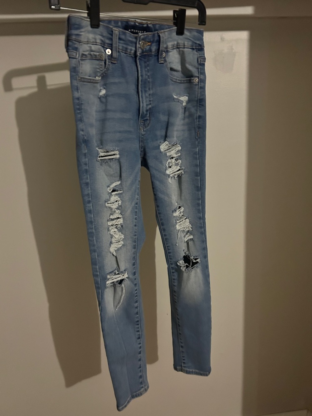 Aeropostale Light Wash Distressed Skinny Jeans